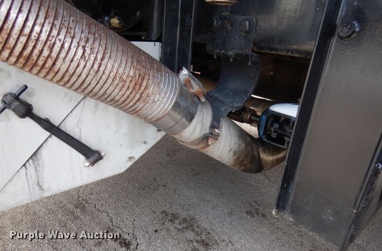 image for item HX9558 2001 Peterbilt 379  tank truck