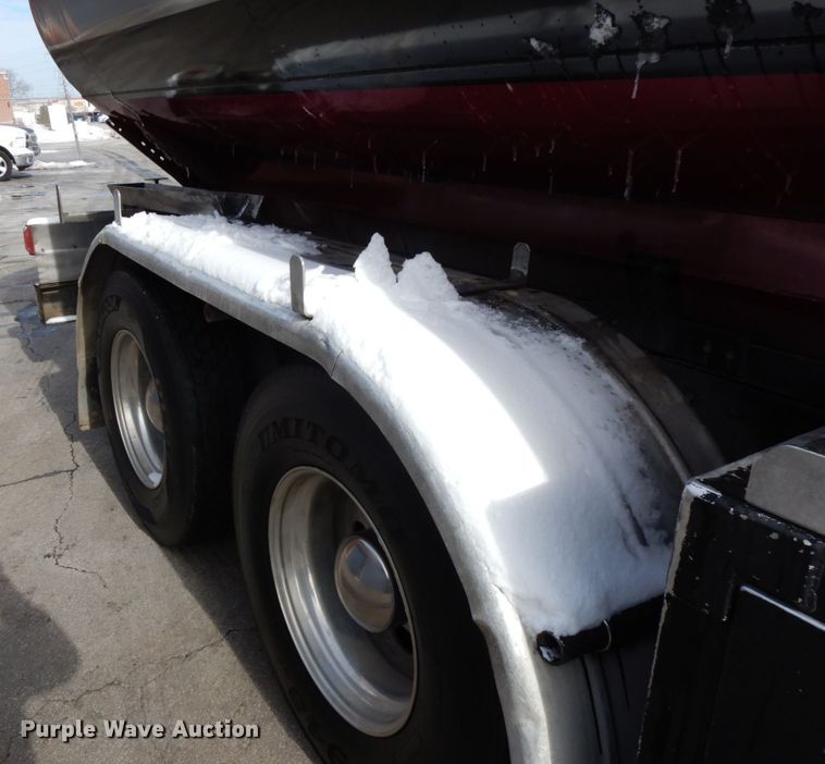 image for item HX9558 2001 Peterbilt 379  tank truck
