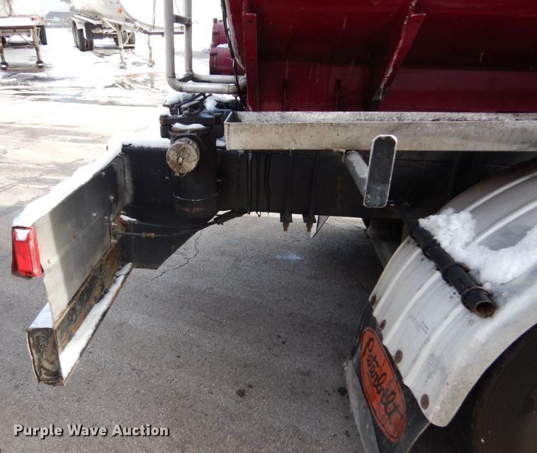 image for item HX9558 2001 Peterbilt 379  tank truck