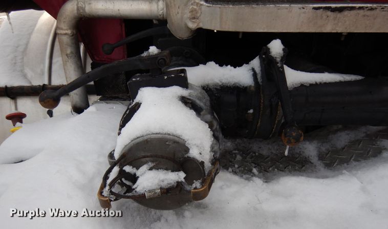 image for item HX9558 2001 Peterbilt 379  tank truck