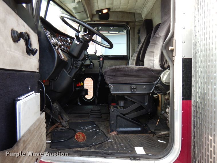 image for item HX9558 2001 Peterbilt 379  tank truck