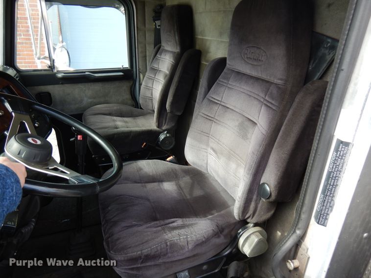 image for item HX9558 2001 Peterbilt 379  tank truck