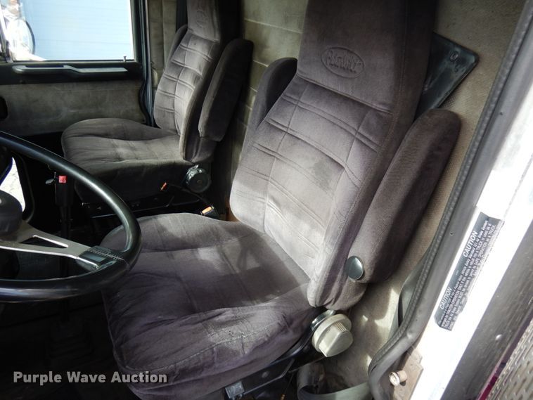 image for item HX9558 2001 Peterbilt 379  tank truck