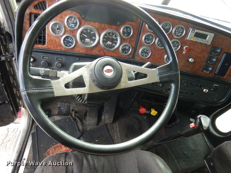 image for item HX9558 2001 Peterbilt 379  tank truck