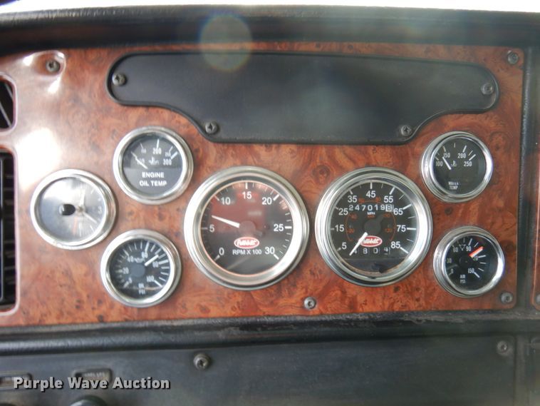 image for item HX9558 2001 Peterbilt 379  tank truck