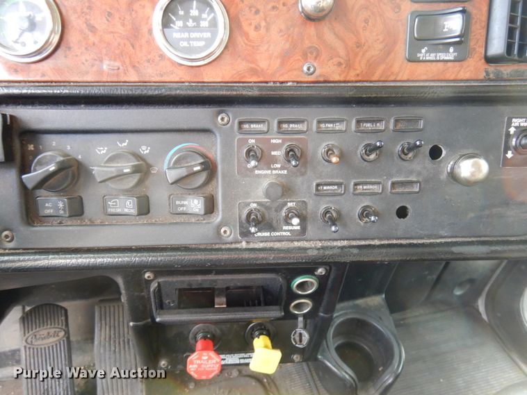 image for item HX9558 2001 Peterbilt 379  tank truck