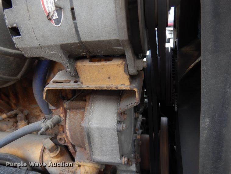 image for item HX9558 2001 Peterbilt 379  tank truck