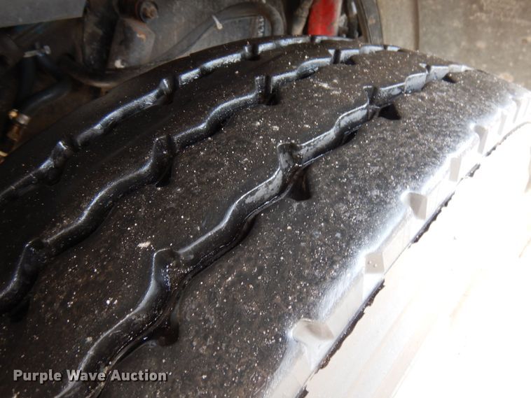 image for item HX9558 2001 Peterbilt 379  tank truck