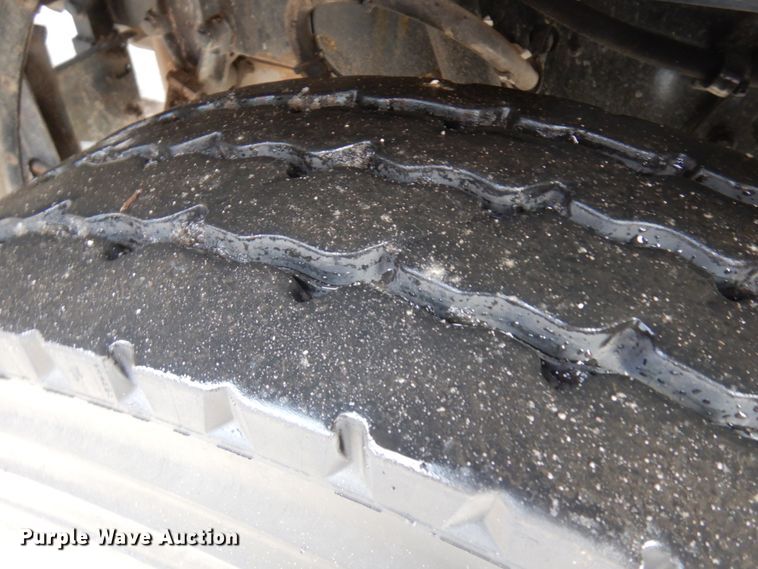 image for item HX9558 2001 Peterbilt 379  tank truck