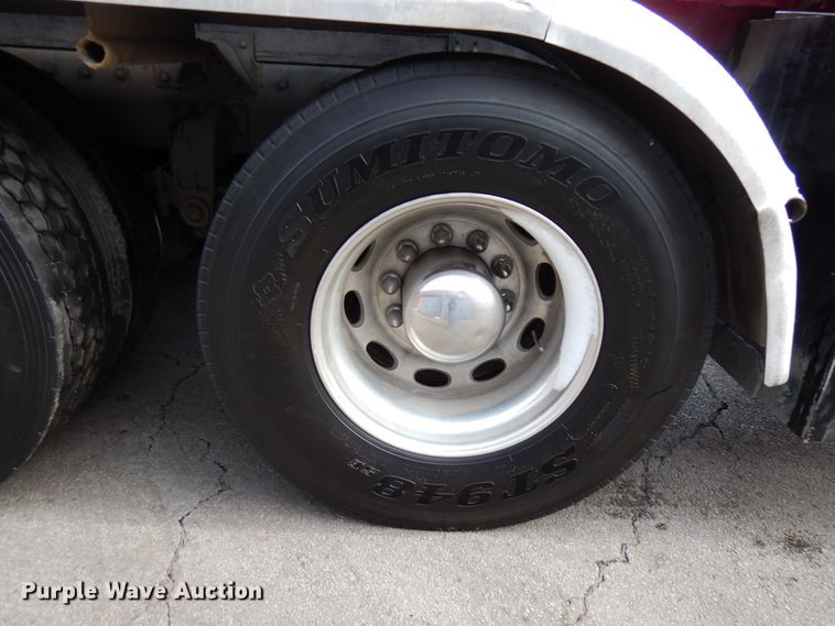 image for item HX9558 2001 Peterbilt 379  tank truck