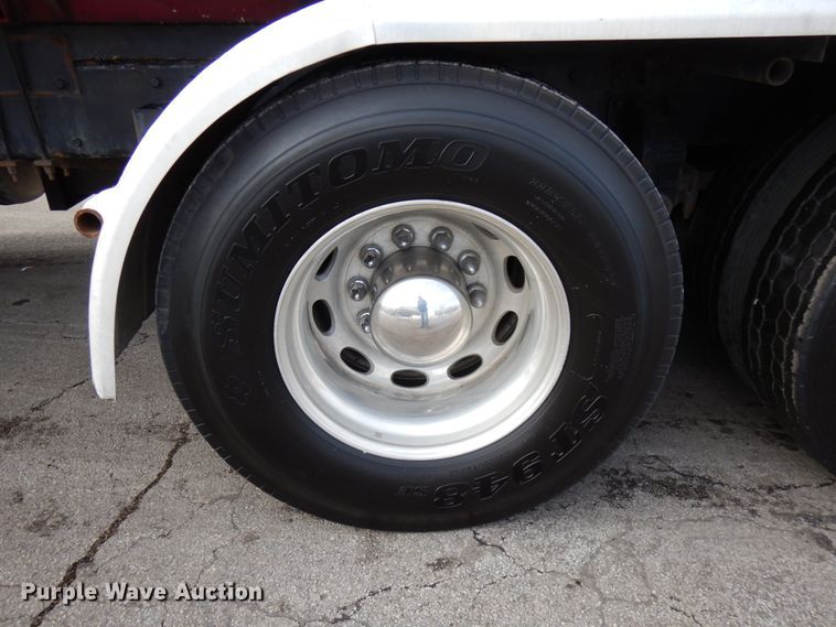 image for item HX9558 2001 Peterbilt 379  tank truck