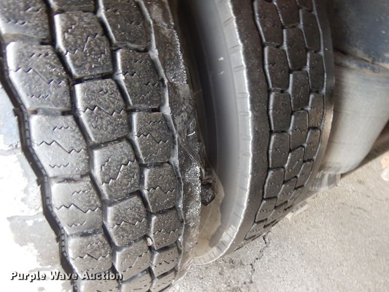 image for item HX9558 2001 Peterbilt 379  tank truck