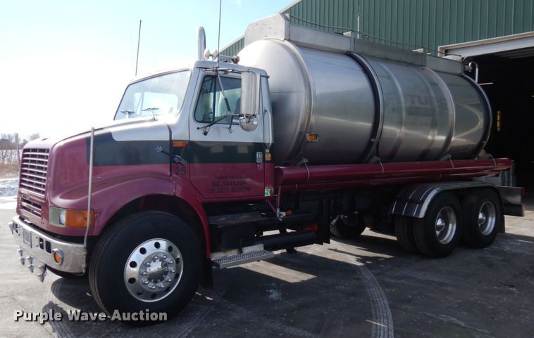 image for item HX9559 1998 International 8100  tank truck