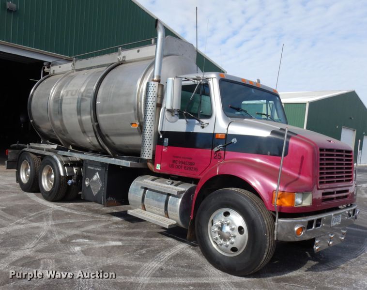 image for item HX9559 1998 International 8100  tank truck