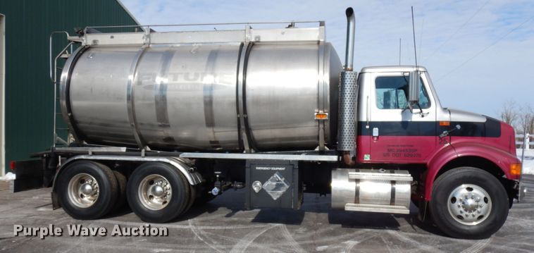 image for item HX9559 1998 International 8100  tank truck
