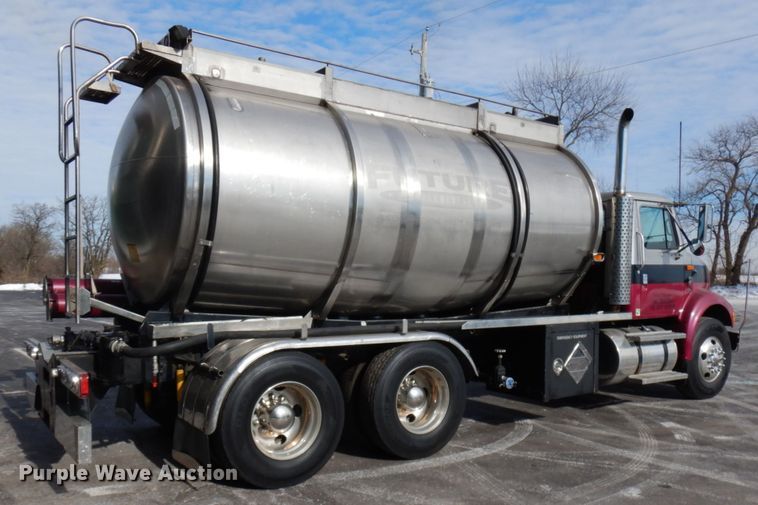 image for item HX9559 1998 International 8100  tank truck