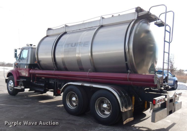 image for item HX9559 1998 International 8100  tank truck