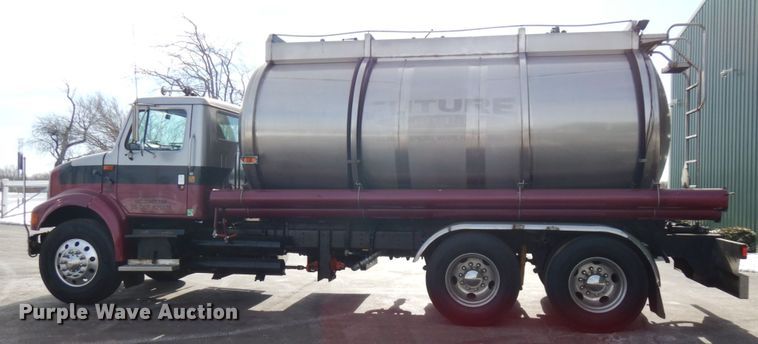 image for item HX9559 1998 International 8100  tank truck