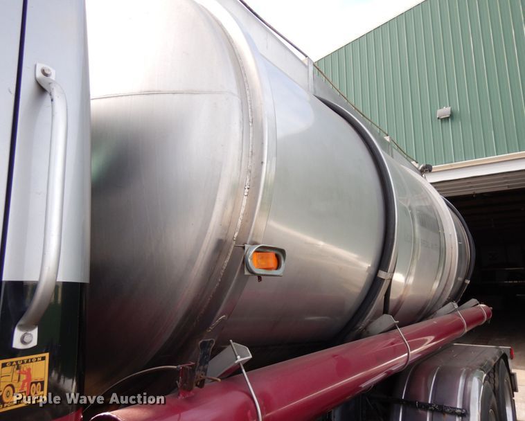 image for item HX9559 1998 International 8100  tank truck