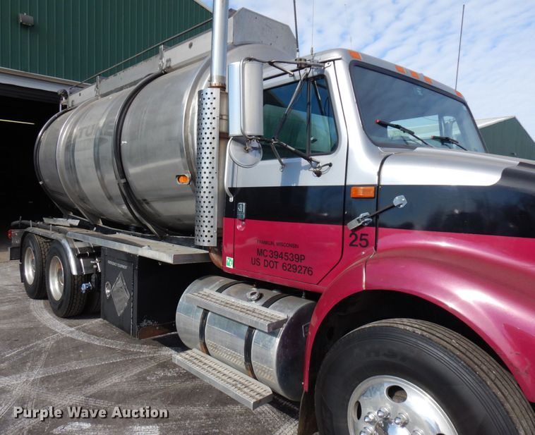 image for item HX9559 1998 International 8100  tank truck