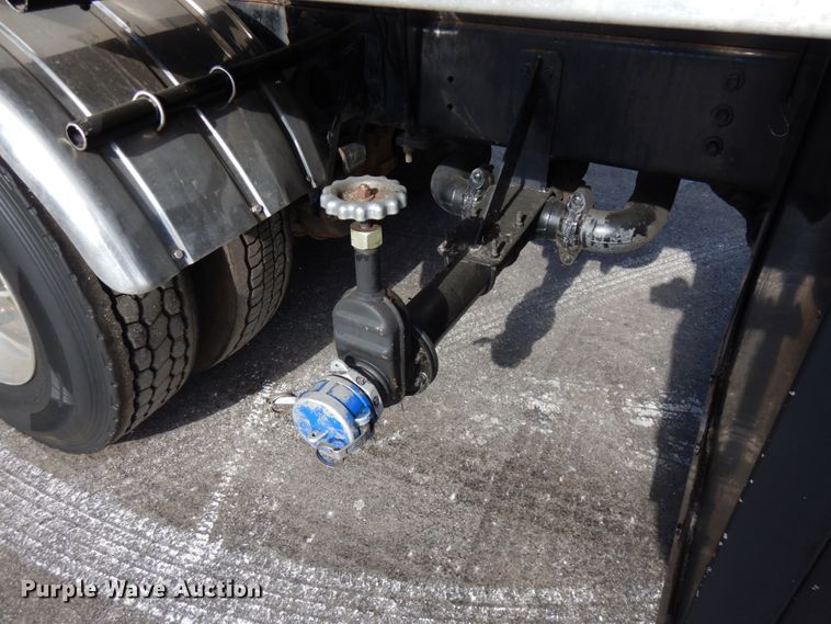 image for item HX9559 1998 International 8100  tank truck