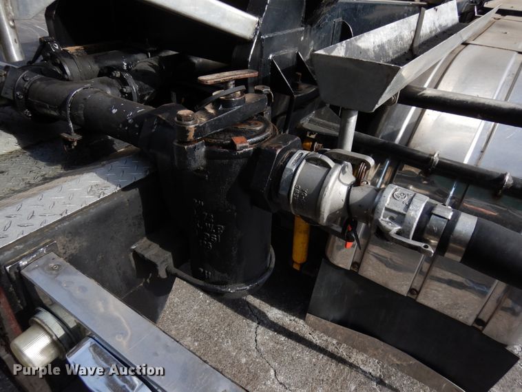 image for item HX9559 1998 International 8100  tank truck