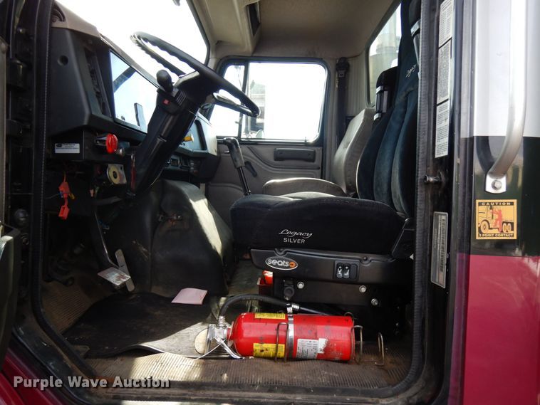 image for item HX9559 1998 International 8100  tank truck