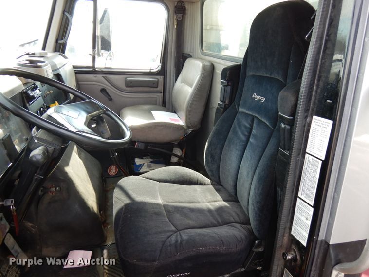 image for item HX9559 1998 International 8100  tank truck