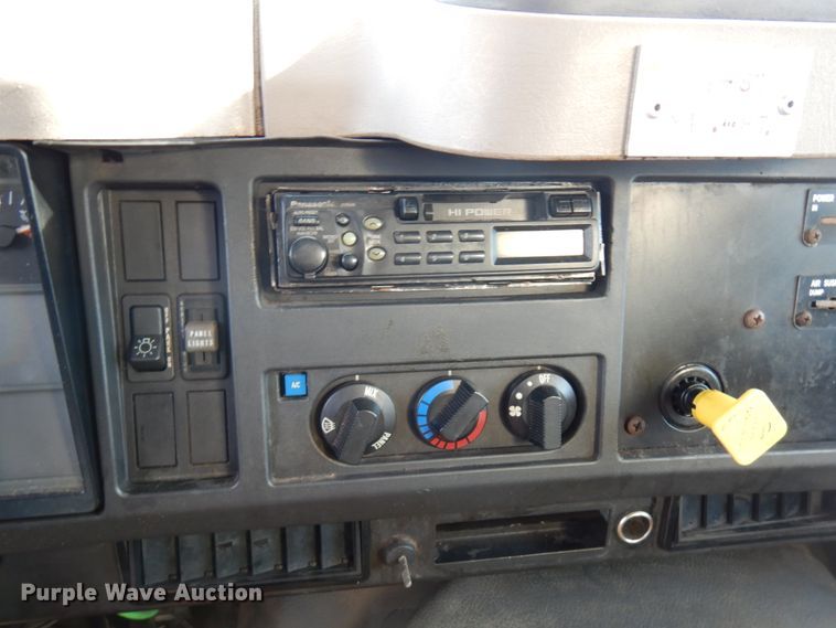 image for item HX9559 1998 International 8100  tank truck