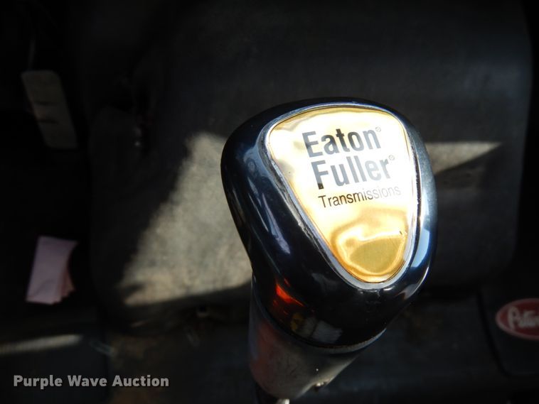 image for item HX9559 1998 International 8100  tank truck