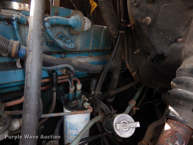 image for item HX9559 1998 International 8100  tank truck