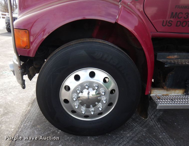 image for item HX9559 1998 International 8100  tank truck