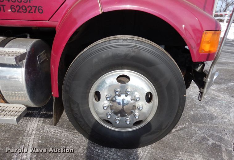 image for item HX9559 1998 International 8100  tank truck