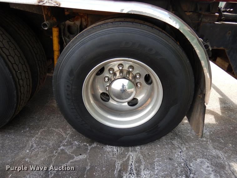 image for item HX9559 1998 International 8100  tank truck