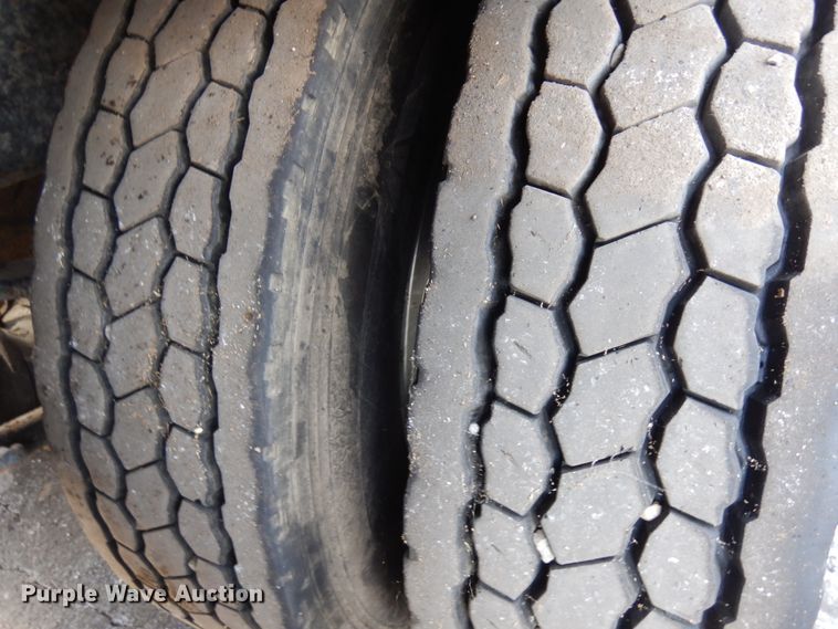 image for item HX9559 1998 International 8100  tank truck