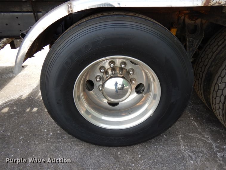 image for item HX9559 1998 International 8100  tank truck