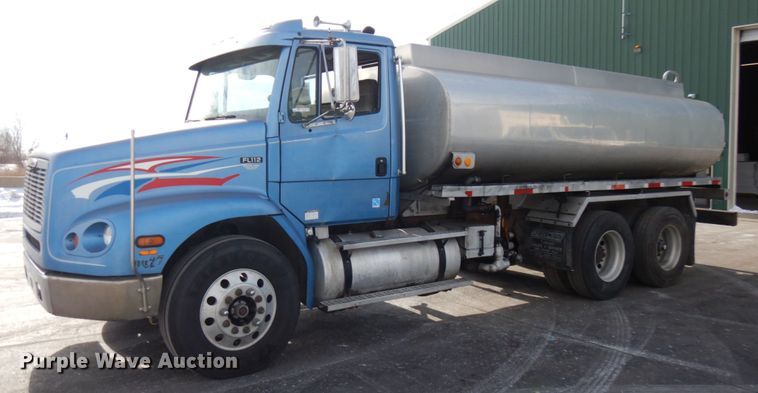 image for item HX9560 1999 Freightliner FL112  tank truck