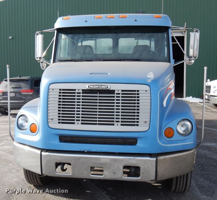 image for item HX9560 1999 Freightliner FL112  tank truck