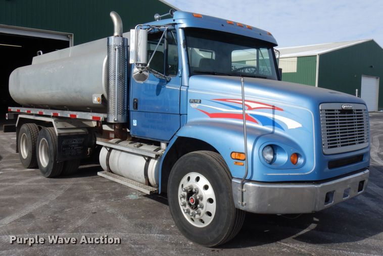 image for item HX9560 1999 Freightliner FL112  tank truck