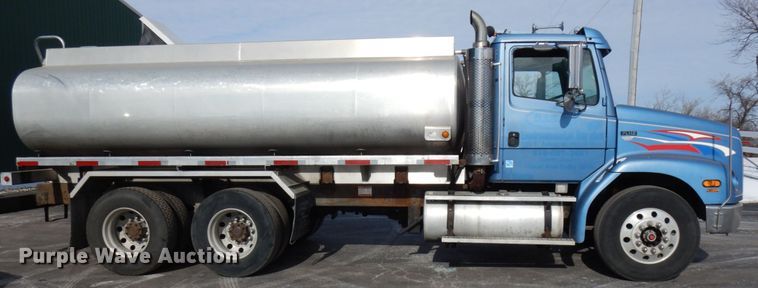 image for item HX9560 1999 Freightliner FL112  tank truck