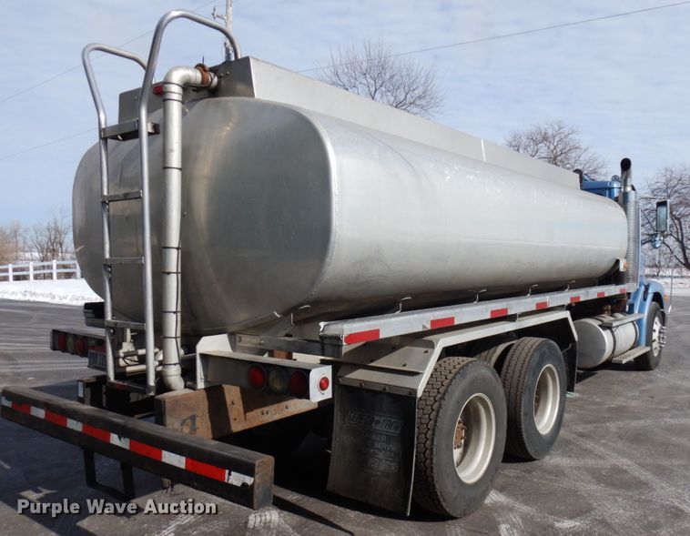 image for item HX9560 1999 Freightliner FL112  tank truck