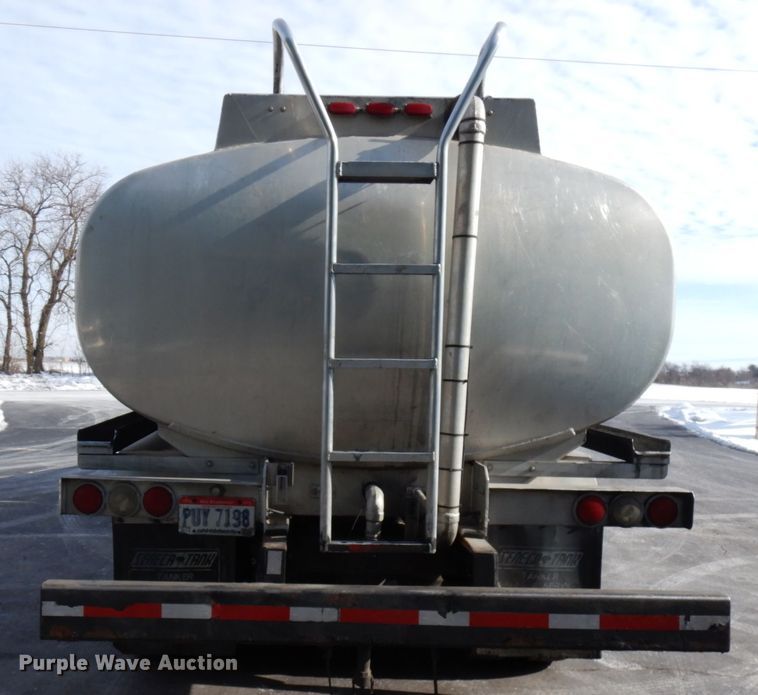 image for item HX9560 1999 Freightliner FL112  tank truck