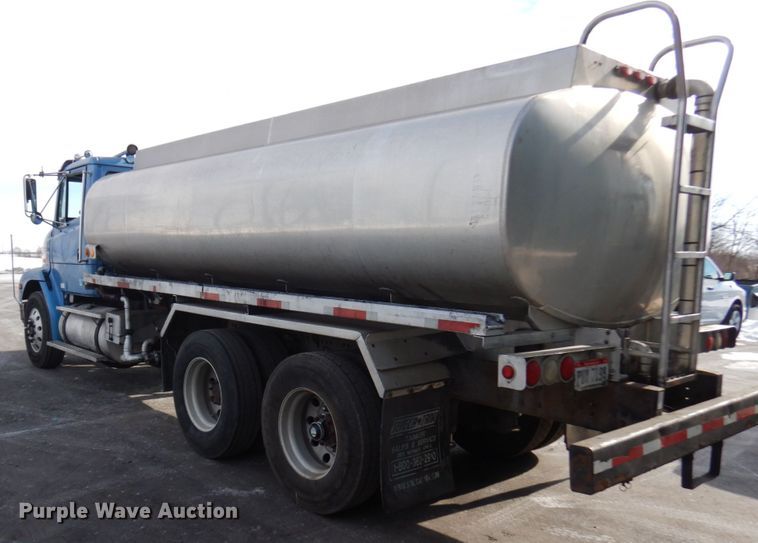 image for item HX9560 1999 Freightliner FL112  tank truck