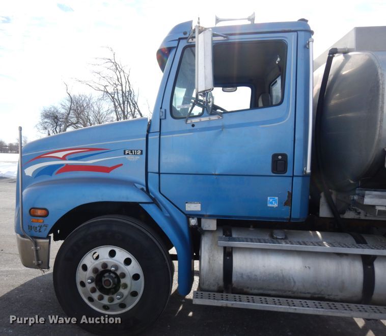 image for item HX9560 1999 Freightliner FL112  tank truck
