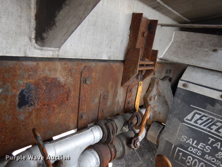 image for item HX9560 1999 Freightliner FL112  tank truck