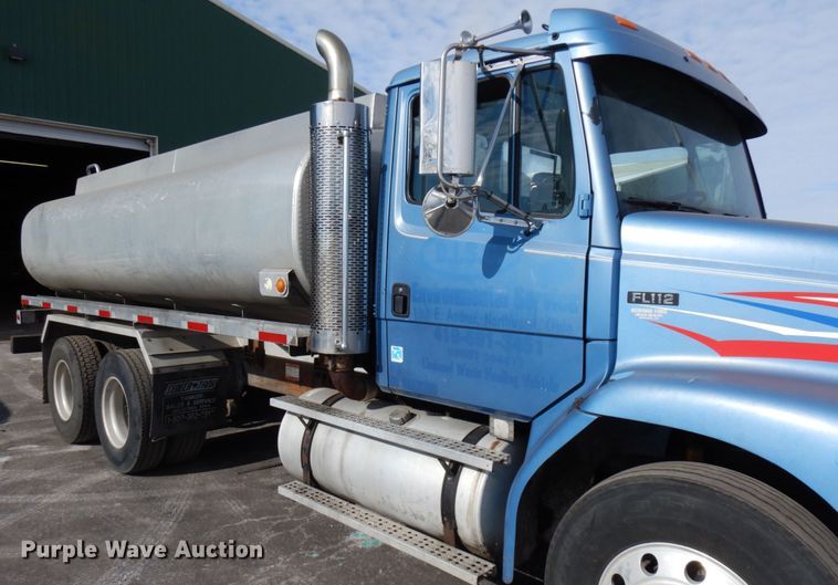 image for item HX9560 1999 Freightliner FL112  tank truck