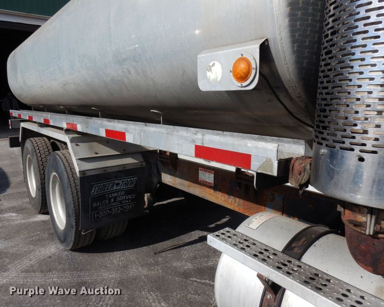 image for item HX9560 1999 Freightliner FL112  tank truck