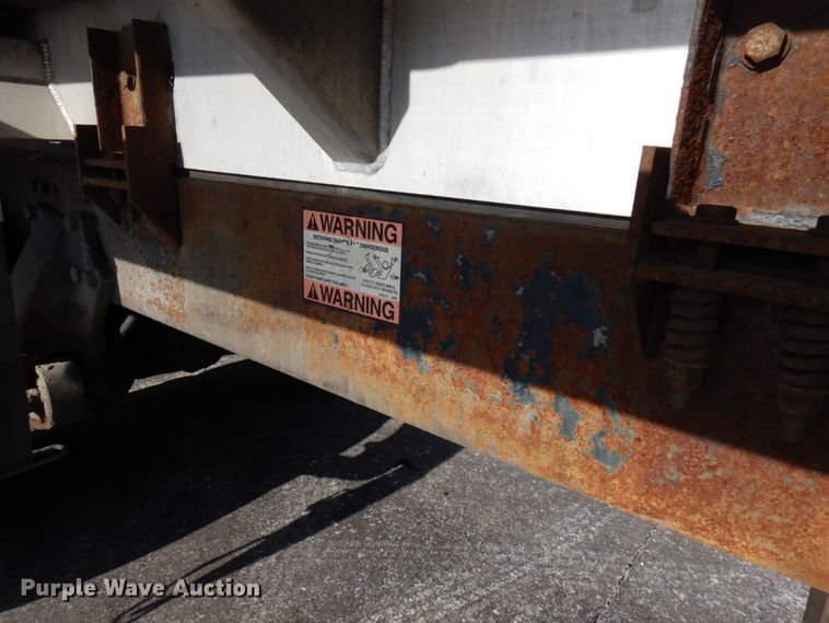 image for item HX9560 1999 Freightliner FL112  tank truck