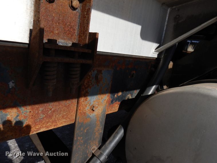 image for item HX9560 1999 Freightliner FL112  tank truck