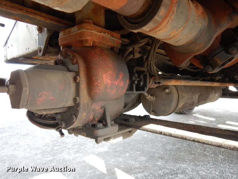 image for item HX9560 1999 Freightliner FL112  tank truck